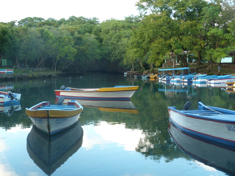 Lagune Gri Gri mit Booten