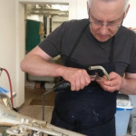 Fredi Hobi an der Arbeit