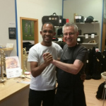 Jeasson Mejía und Fredi Hobi bei Musik Beat Zurkinden in Bern